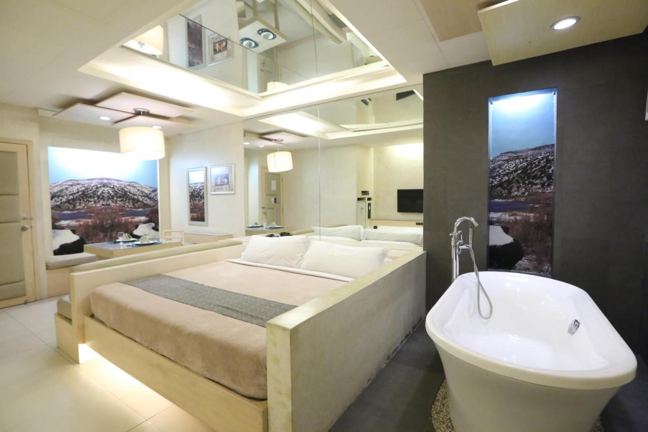 Victoria Court Suites Pasig Exteriér fotografie