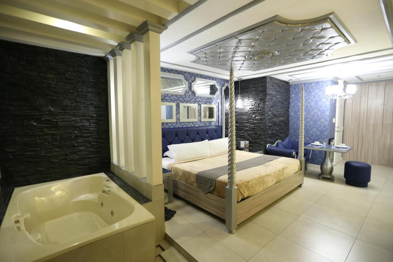 Victoria Court Suites Pasig Exteriér fotografie