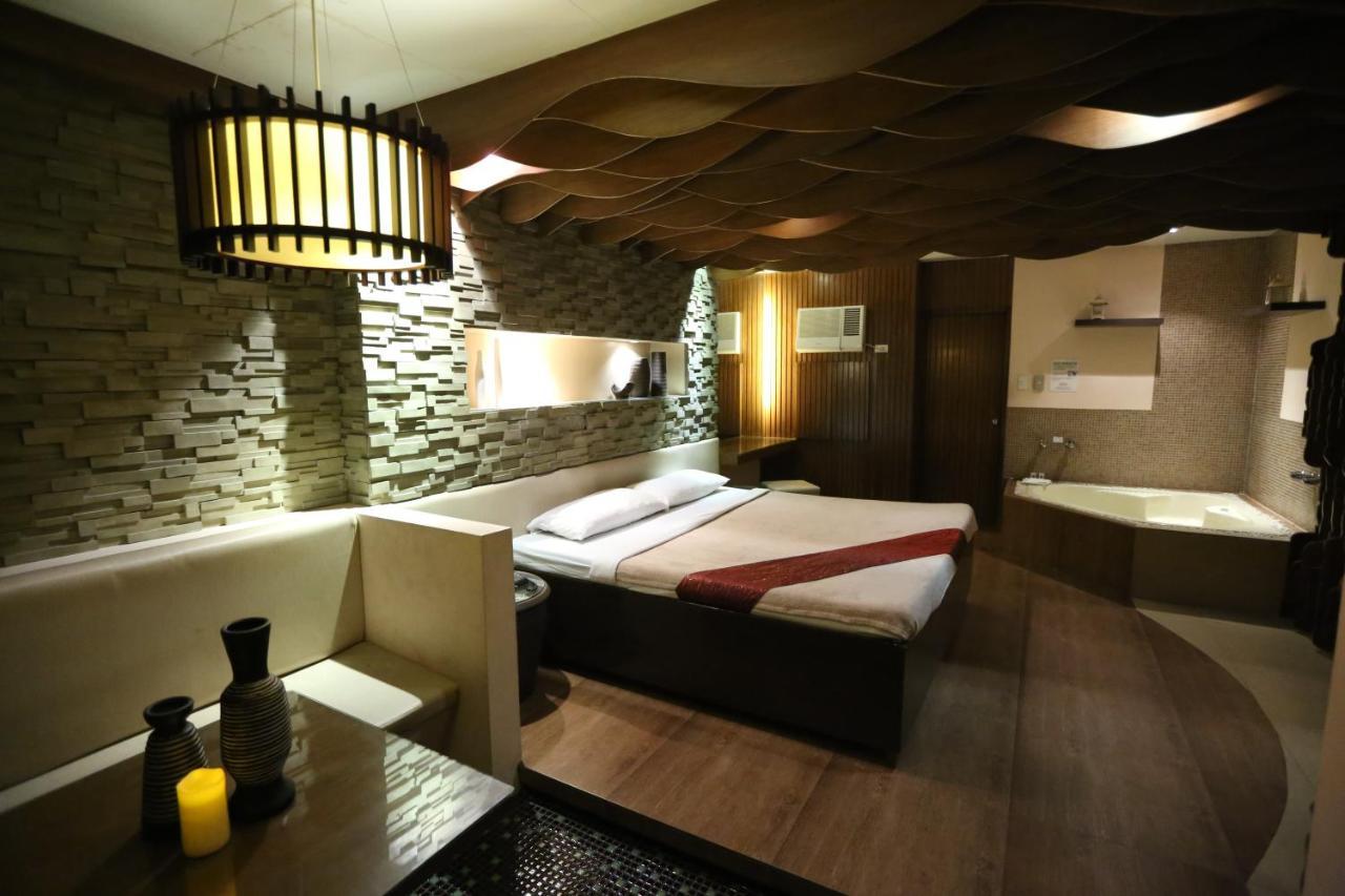 Victoria Court Suites Pasig Exteriér fotografie