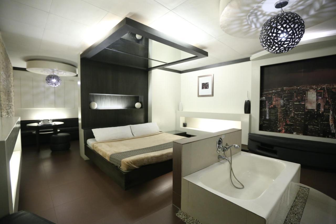 Victoria Court Suites Pasig Exteriér fotografie